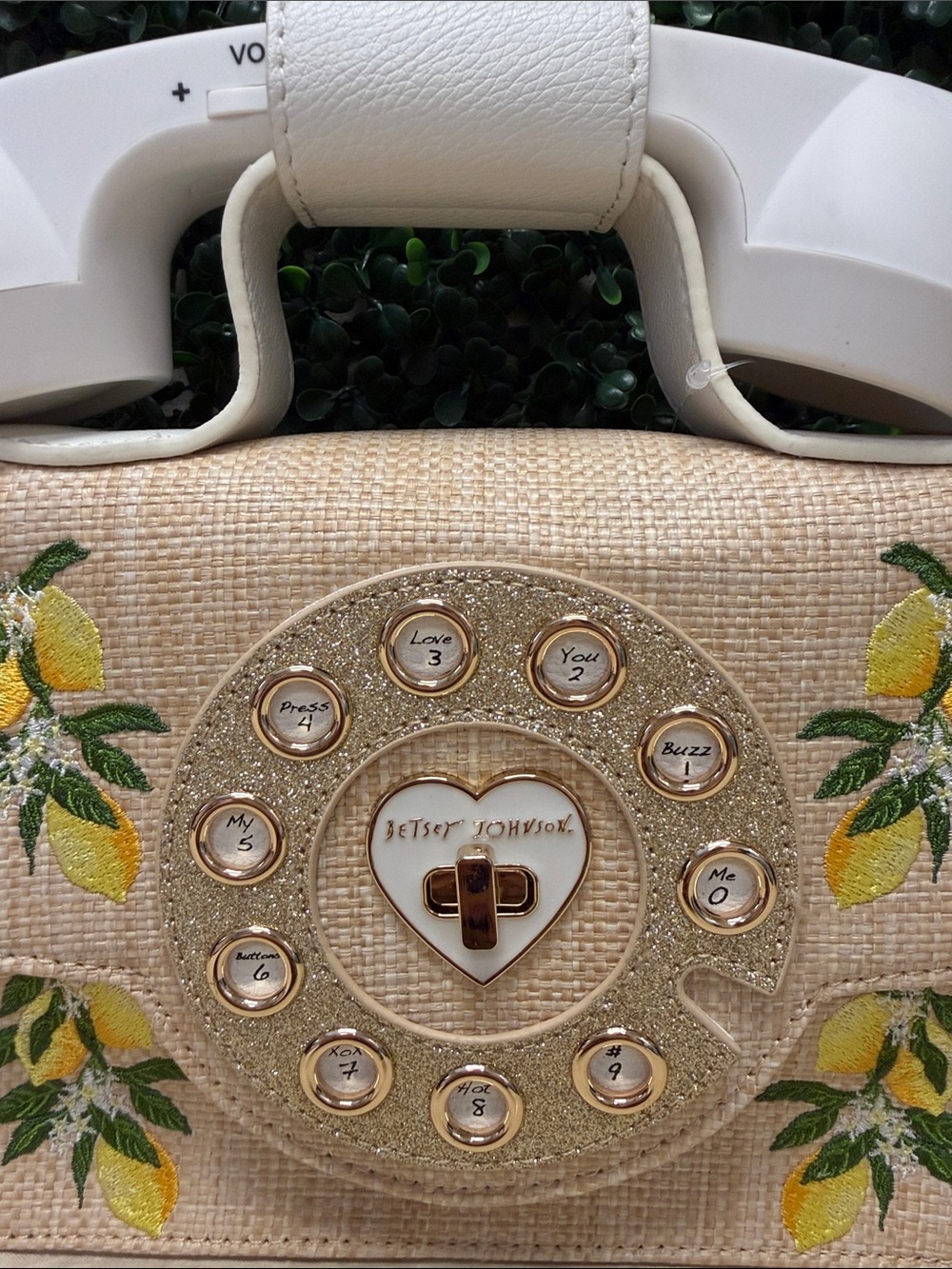 BETSY JOHNSON PUCKER UP PHONE BAG NATURAL - Picture 4 of 9